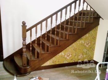 Лестница ясень, обшивка бетонного основания.