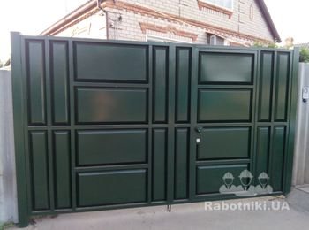 ворота распашные со встроенной калиткой, наполнение гнутая филенка, покраска -  краска Хамерайт