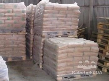 склад готовой продукции цемента от линии фасовки (по 25 кг)
Фасуется только тот цемент,из которого делаем сами бетон. по клейкости - проходит собственную лабораторию
 Ивано- Франковский цемент,Здолбуновский, Каменец- Подольский..
м400. м500.