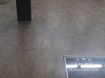 Укладка напольного покрытия