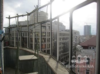 Демонтаж балкона. Пятый этаж над проезжей частью, метро лукьяновка.