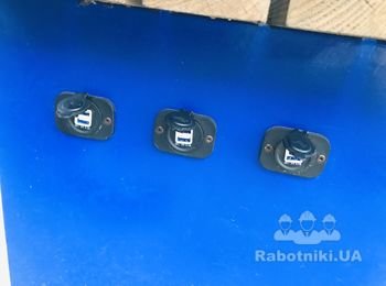 зарядка мобильных гаджетов от USB в лавках, столбах освещения и конструкциях общественного транспорта