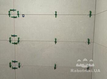 Процесс укладки стеновой плитки 300*900 с использованием СВП.