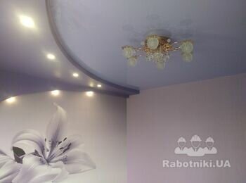 Комбинированный подвесной потолок из гипсокартона и натяжного потолка в спальне