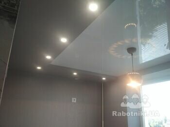 Комбинированный подвесной потолок из гипсокартона и натяжного потолка в кухне