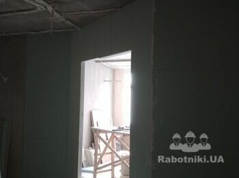 Обшивка каркаса перегородки гипсокартоном в два слоя