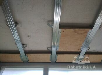 Монтаж металлического каркаса и закладных из фанеры на потолок