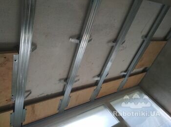Монтаж металлического каркаса и закладных из фанеры на потолок