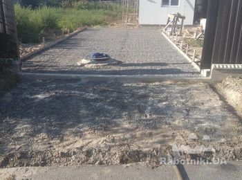 Подготовка и заливка въезда со стоянкой
