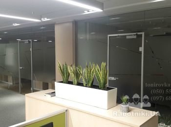 Матирование стекол в офисе Киев