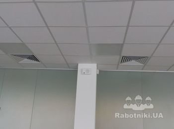 Капитальный ремонт офисного помещения 2000м2.
Работы которые были выполнены:
- стяжка,сантехника, электрика.
- утепление, шумоизоляция. 
- плиточные работы. 
- ГКЛ;
- малярные работы;
- монтаж потоков тип АРМСТРОНГ;
- монтаж стеклянных перегородок.