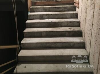 Сходи. Збірні залізо бетоні сходи.