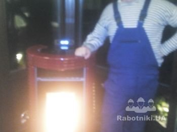 Монтаж каміну на пелетах гостьовій зоні приватного будинку. Димохід виконано через склопакет.