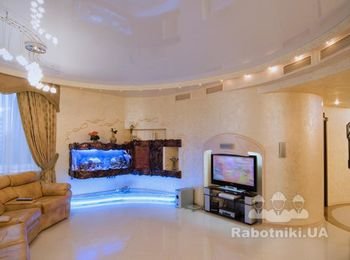 лаковый натяжной потолок в студии