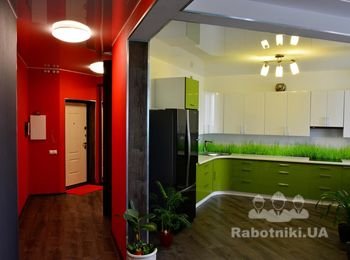 цветные натяжные потолки в квартире