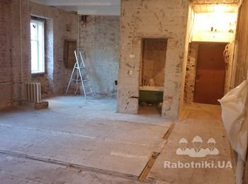 Полный демонтаж отделки стен потолков и пола. Квартира со столетним юбилеем