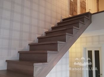 Лестница на третий этаж. Второй свет. Таунхаус