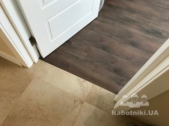 Стык плитки и ламината без порожка