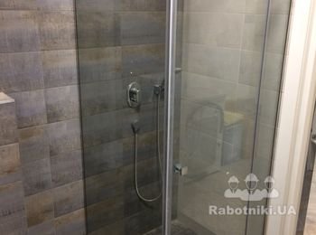 Душевая кабинка без поддона, трап вровень с полом