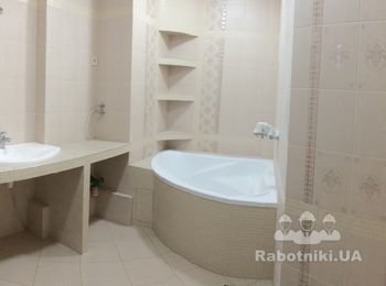 Большое помещение ванной от Застройщика разделено на два-ванная и гостевой с/узел
