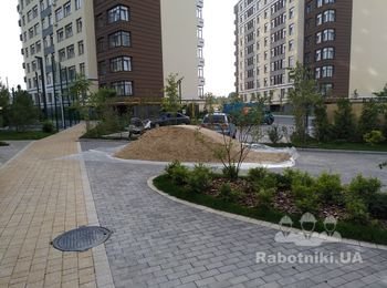 Складування матеріалів в умовах завершеного благоустрою. ЖК Паркленд.