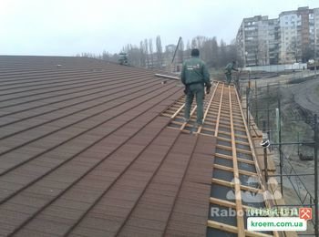 43. Финальная стадия набивки черепицы Metrotile Wood