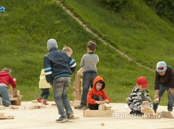 16-17.05.15 маленькие строители продолжали начатое дело ))