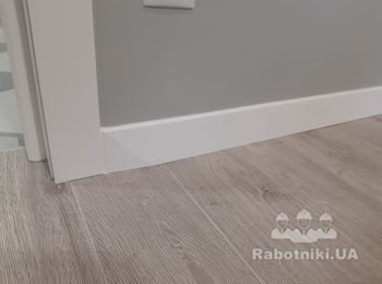 Заглушка з МДФ плинтуса