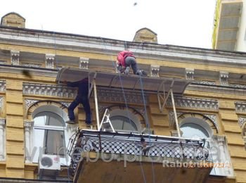 Монтаж крыш балконов