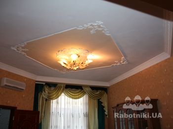 Оформление потолка лепниной ,покраска