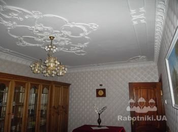 Оформление потолка лепниной ,багеты