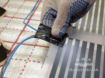 Изолируем контакты.