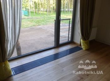 монтаж напольных конвекторов