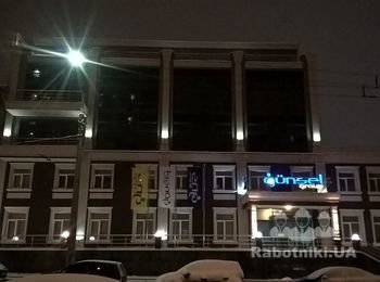 Встановлення приладів зовнішнього освітлення, підсвітки фасада, вул. Ернста.