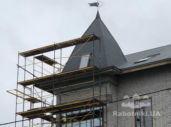 Изготовление и монтаж кровельной ромбовидной чешуи. Металл 7024 мат 0,5 ThyssenKrupp Германия. Объект находится в г. Житомир на ул. Бассейная