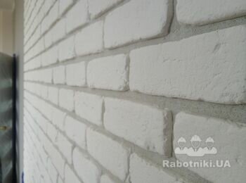укладка гипсового "кирпичика", полусухая затирка швов