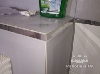 укладка плитки по инталяции, укладка молдинга 1,5 см из зеркального алюминия