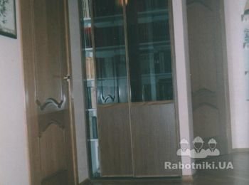 Встроенный шкаф для книг в гостиной.Моск.обл.2001г.