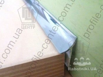 Алюминиевый внутренний угол для керамической плитки. Этот профиль служит для оптимального углового соединения двух стен с плиточным покрытием, оставляя место под расширение сопряженных стен. Может также служить выгнутым плинтусом на кухни, в ванной комнате. Литая вогнутая форма, делает каждый внутренний угол легко доступным для мытья и других гигиенических мероприятий. Укладывается горизонтально или вертикально, адаптируется практически к любой толщине плитки.  Представлены в аноде (серебро,