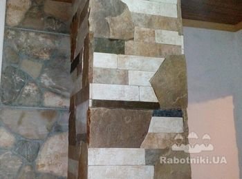 Облицовка колонн плиткой со вставками натурального камня,монтаж деревянного потолка,подготовка стен к покраске.