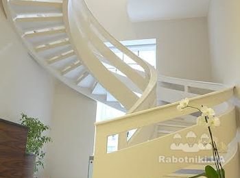 Двухтетивная лестница с бетонным ограждением