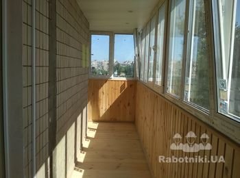 Смонтировали металлопластиковые окна Rehau (5-ти камерный профиль) и энергосберегающие окна.