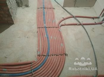 Монтаж труб водопровода Rehau