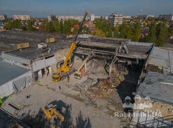 Демонтаж зруйнованого виробничого приміщення
