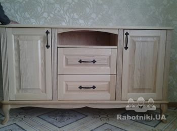 Комод. Материал для изготовления: ясень, покрытие полиуретановый лак с тонировкой древесины.