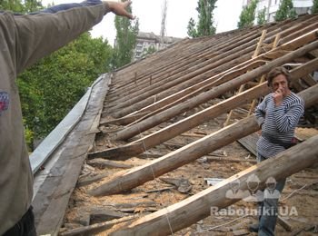 Замена обрешетки и кровельного покрытия.Здание гостиницы