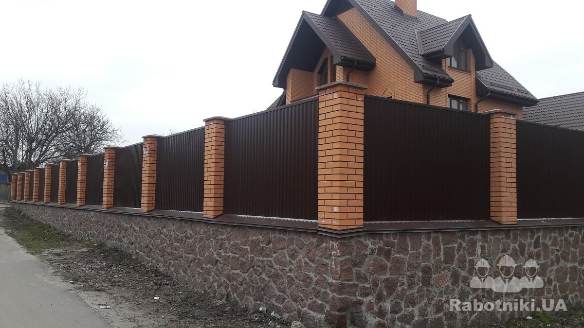 Забор Из Красного Кирпича И Профнастила Фото