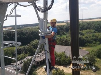На фото естественно не я а напарник.Я делал кадр:)