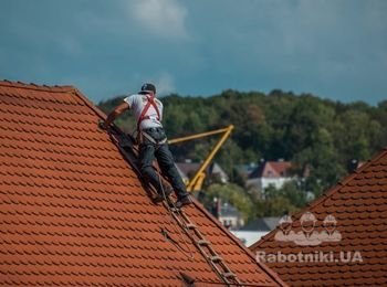 Монтаж керамической черепицы на кровлю любой сложности. Односкатная, двускатная, четырехскатная, сложная крыша из натуральной черепицы. Укладка черепицы строго по технологии с гарантией. Скидки на керамическую черепицу. Бесплатный замер и расчет.