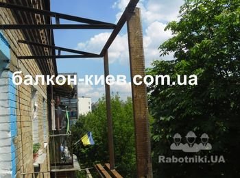 Металлическая часть каркаса крыши балкона готова. Готов и каркас выноса. Теперь займемся монтажом обшивки и установкой кровли на балконе.